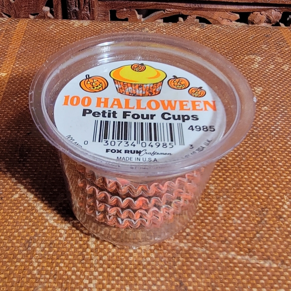 NWT Group of Halloween Party Decorations - Picture 2 of 11